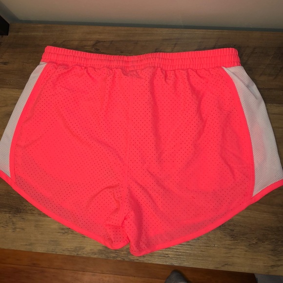 Under Armour Running Shorts - Picture 3 of 4